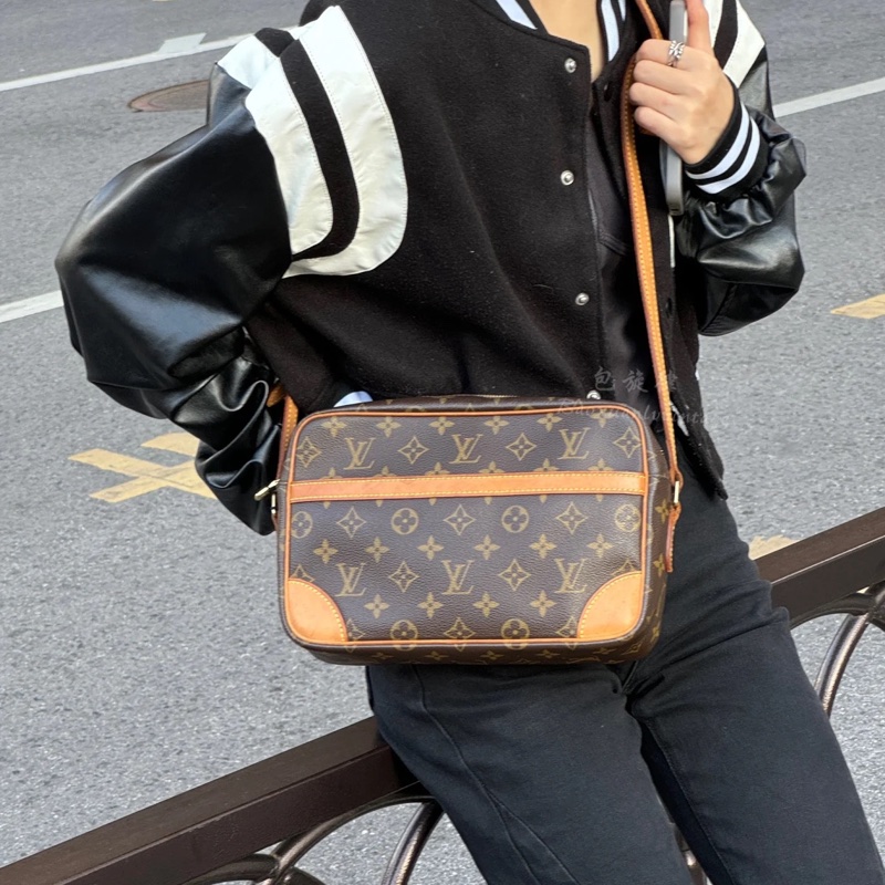 🔅男女通用款🆕Lv路易威登老花橫版相機包-0