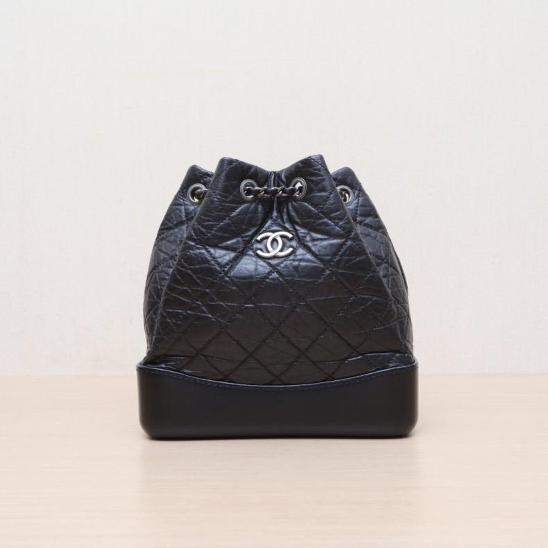 CHANEL(香奈兒) GABRIELLE 流浪 雙肩包 小號 22.5cm 黑色 晶片開 金銀扣 菱格紋-0