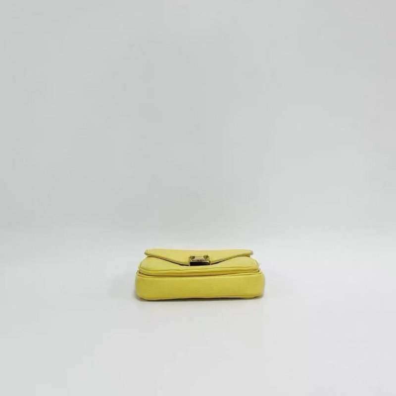 LV 米黃色mini小郵差包 99新配件塵袋-4