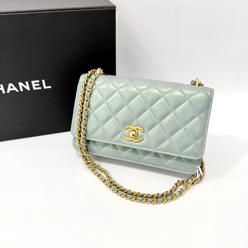 CHANEL 薄荷綠粉珠光菱格紋金釦WOC-1