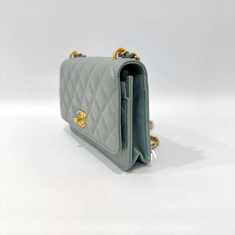 CHANEL 薄荷綠粉珠光菱格紋金釦WOC-3