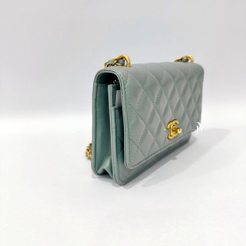 CHANEL 薄荷綠粉珠光菱格紋金釦WOC-4