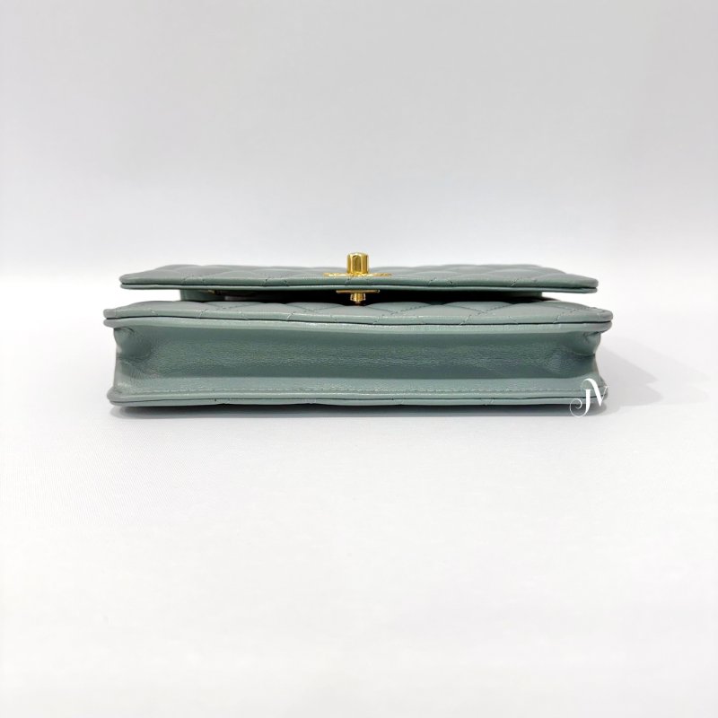 CHANEL 薄荷綠粉珠光菱格紋金釦WOC-6