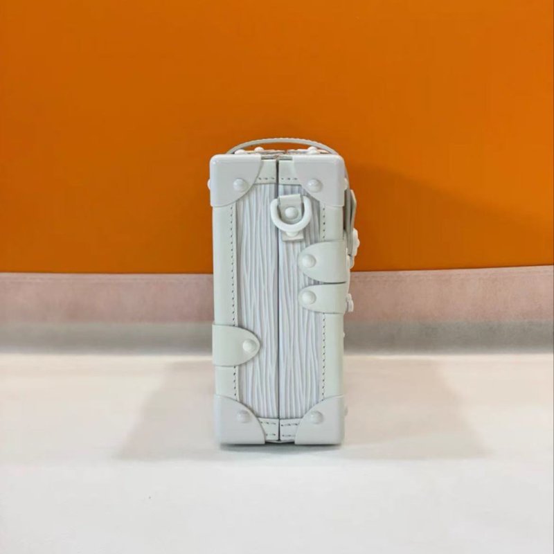 LV 限量版白雪公主PETITE MALLE系列硬盒子水波紋斜背包20*13cm 98新配件塵袋-2