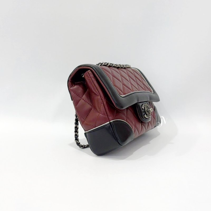 chanel酒紅羊皮滾黑邊特殊cc釦mini coco-3