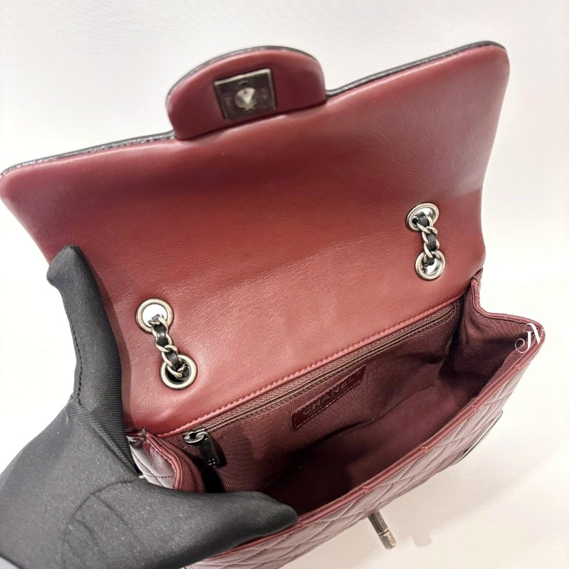 chanel酒紅羊皮滾黑邊特殊cc釦mini coco-6