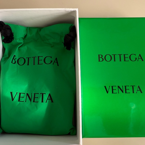 Bottega Veneta 橡膠編織短夾(黑)-9