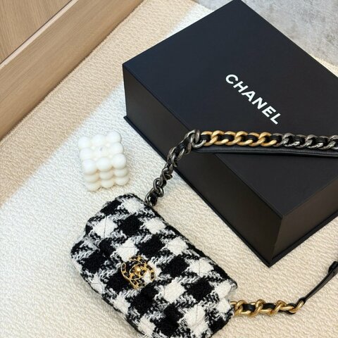 Chanel黑白千鳥格紋毛呢金釦19腰包