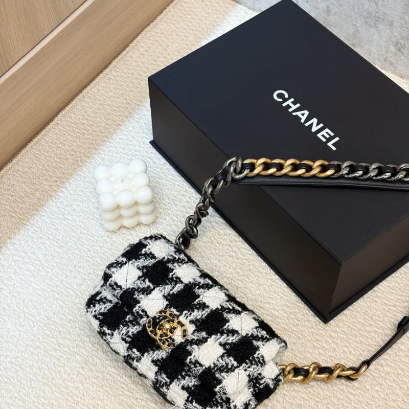 Chanel黑白千鳥格紋毛呢金釦19腰包-0
