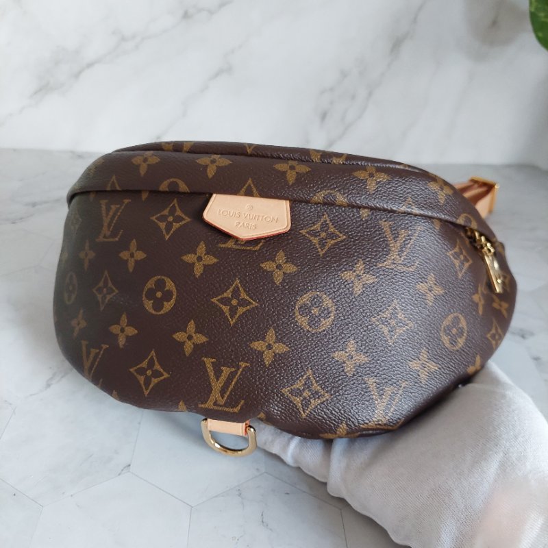 LV M43644 Bumbag🎀現品實拍 🎀 9.3成新Monogram老花字紋 腰包 斜背包 胸口包-11