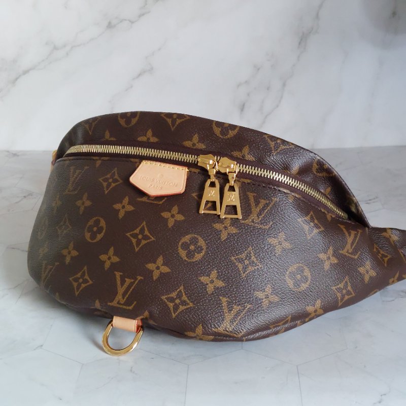 LV M43644 Bumbag🎀現品實拍 🎀 9.3成新Monogram老花字紋 腰包 斜背包 胸口包-12