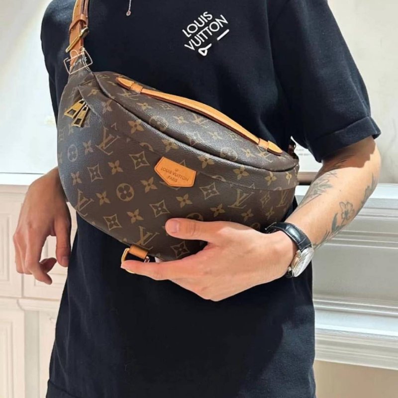 LV M43644 Bumbag🎀現品實拍 🎀 9.3成新Monogram老花字紋 腰包 斜背包 胸口包-20