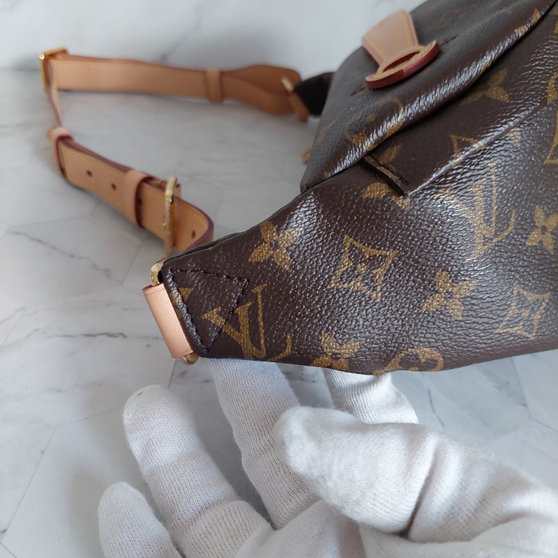 LV M43644 Bumbag🎀現品實拍 🎀 9.3成新Monogram老花字紋 腰包 斜背包 胸口包-26