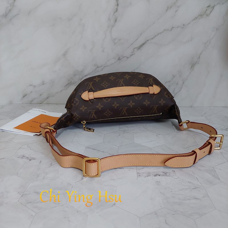 LV M43644 Bumbag🎀現品實拍 🎀 9.3成新Monogram老花字紋 腰包 斜背包 胸口包-31
