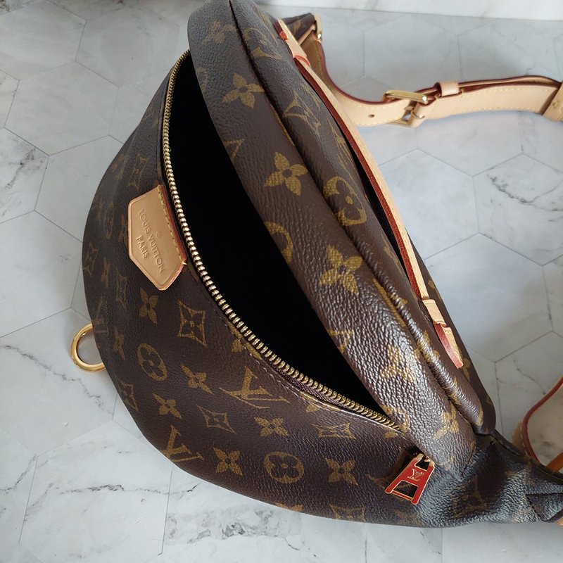 LV M43644 Bumbag🎀現品實拍 🎀 9.3成新Monogram老花字紋 腰包 斜背包 胸口包-41