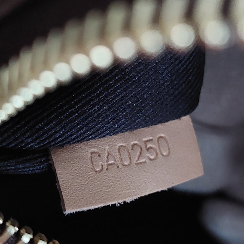 LV M43644 Bumbag🎀現品實拍 🎀 9.3成新Monogram老花字紋 腰包 斜背包 胸口包-43