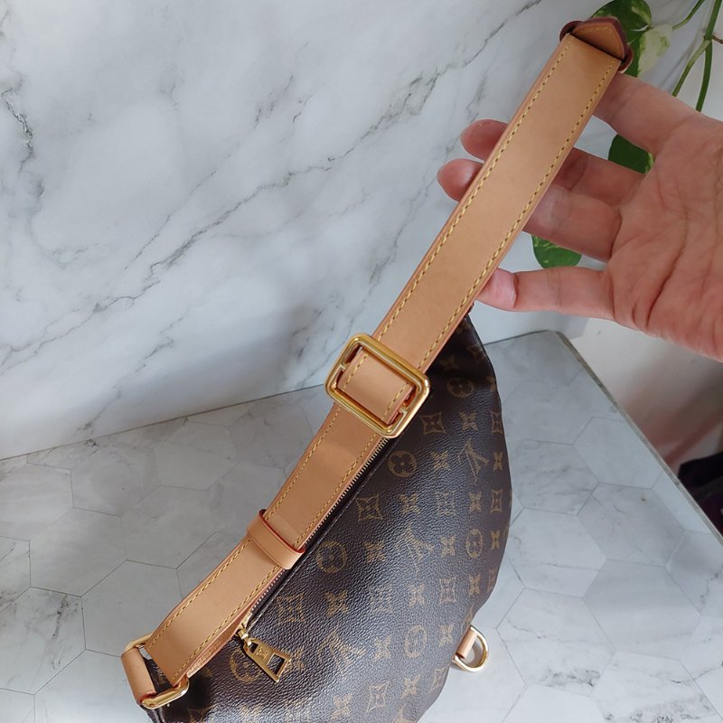 LV M43644 Bumbag🎀現品實拍 🎀 9.3成新Monogram老花字紋 腰包 斜背包 胸口包-51