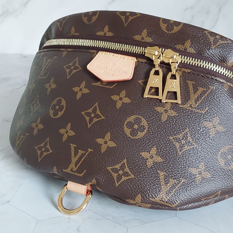LV M43644 Bumbag🎀現品實拍 🎀 9.3成新Monogram老花字紋 腰包 斜背包 胸口包-56