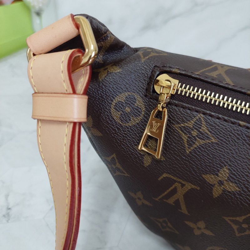 LV M43644 Bumbag🎀現品實拍 🎀 9.3成新Monogram老花字紋 腰包 斜背包 胸口包-57