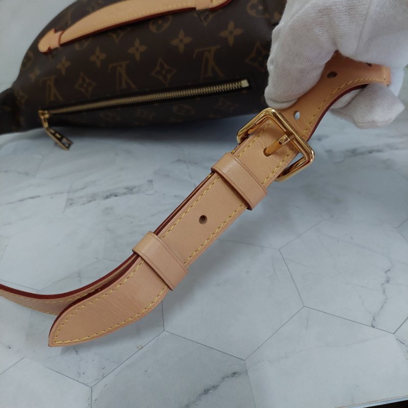 LV M43644 Bumbag🎀現品實拍 🎀 9.3成新Monogram老花字紋 腰包 斜背包 胸口包-65