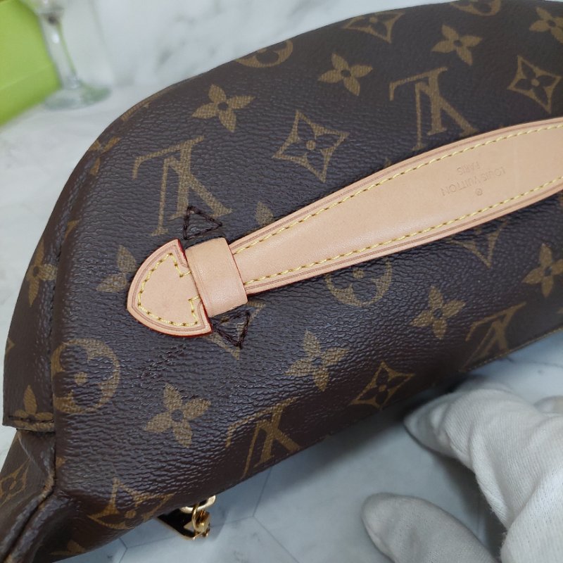 LV M43644 Bumbag🎀現品實拍 🎀 9.3成新Monogram老花字紋 腰包 斜背包 胸口包-66