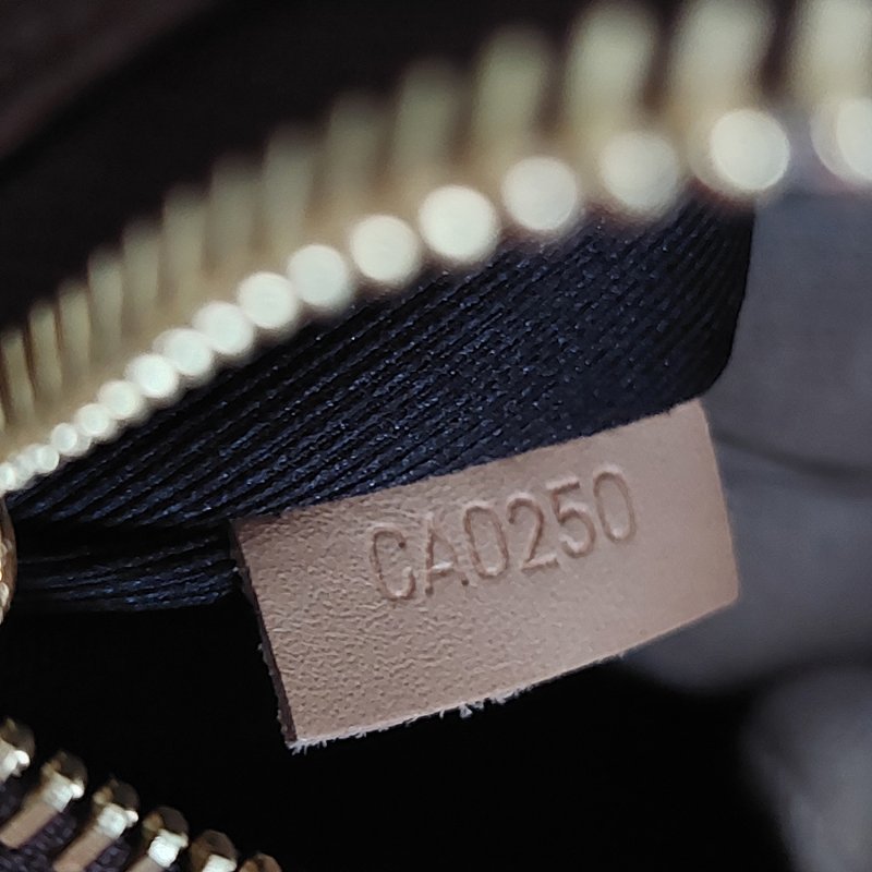 LV M43644 Bumbag🎀現品實拍 🎀 9.3成新Monogram老花字紋 腰包 斜背包 胸口包-75