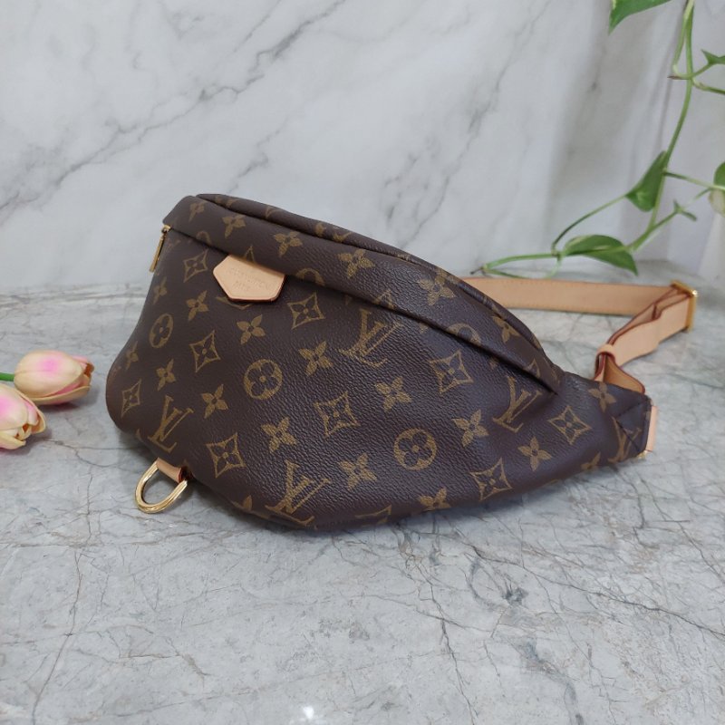 LV M43644 Bumbag🎀現品實拍 🎀 9.3成新Monogram老花字紋 腰包 斜背包 胸口包-79