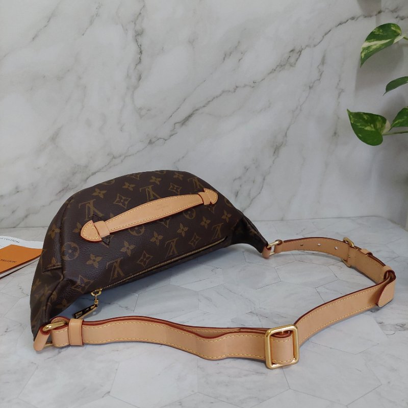 LV M43644 Bumbag🎀現品實拍 🎀 9.3成新Monogram老花字紋 腰包 斜背包 胸口包-87