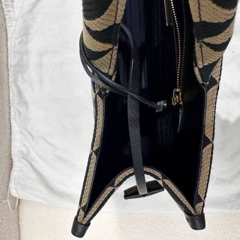 PRADA Symbole 托特包 39*31cm 99新 配件塵袋-3