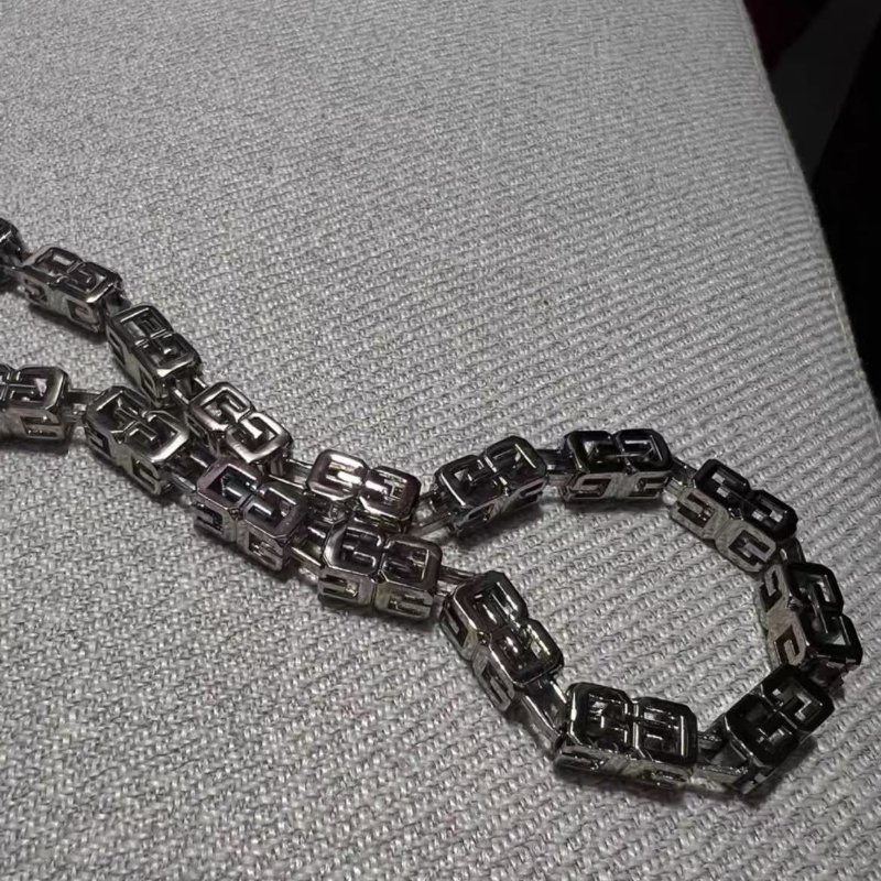 GIVENCHY Cut-out 鍊條牛皮肩背斜背包27.5*6.5*27.5 99新配件塵袋-2