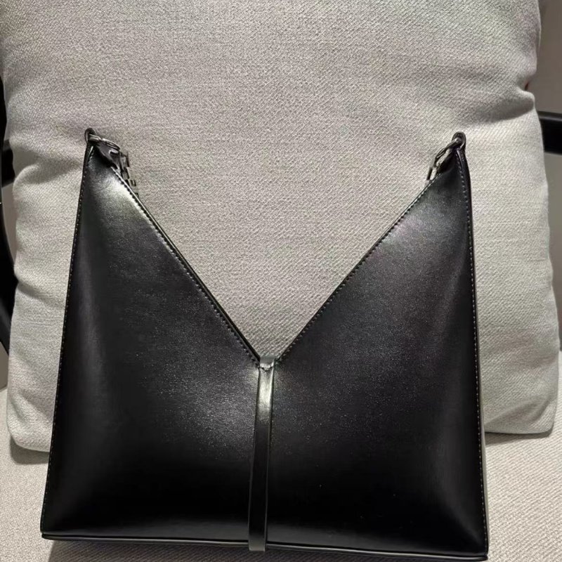 GIVENCHY Cut-out 鍊條牛皮肩背斜背包27.5*6.5*27.5 99新配件塵袋-5