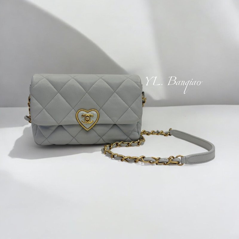 CHANEL  Flap Bag愛心鎖扣寶寶藍小羊皮鍊條包AS3986-0