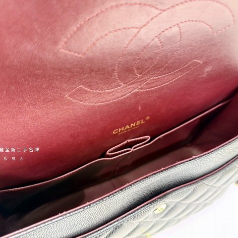 S2825 CHANEL MAXI JUMBO黑荔枝皮金釦口蓋包A58601-4