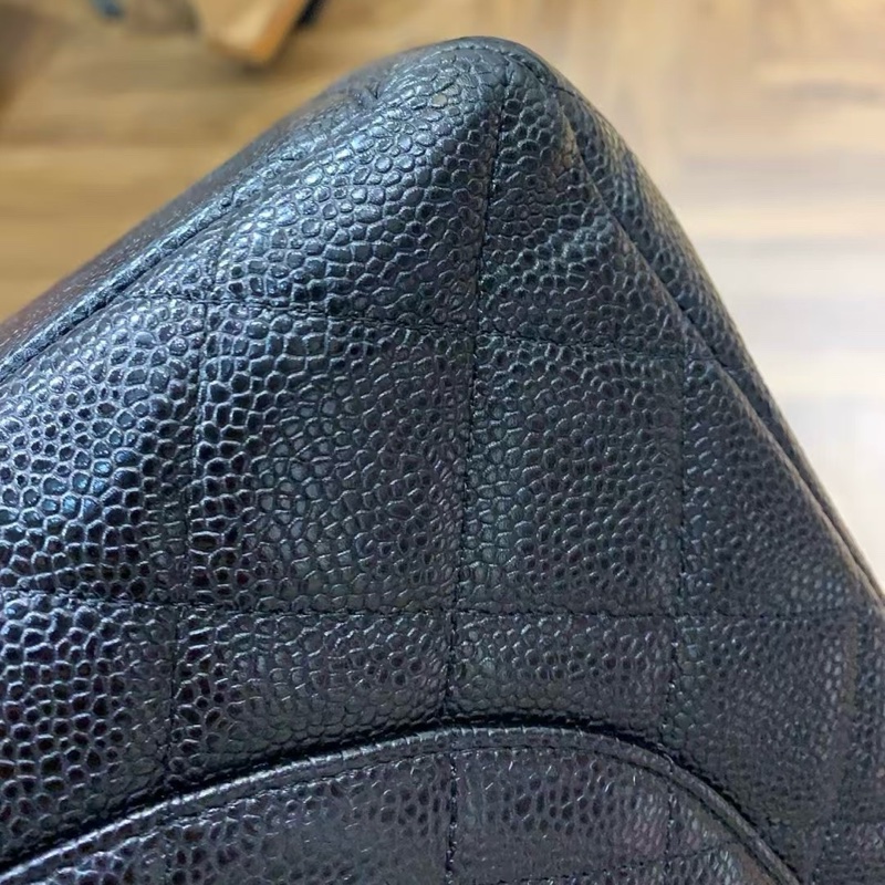 🖤賠本出🖤CHANEL Maxi Cf 33cm 香奈兒 黑金荔 枝牛皮 超大經典口蓋包 菱格紋-11