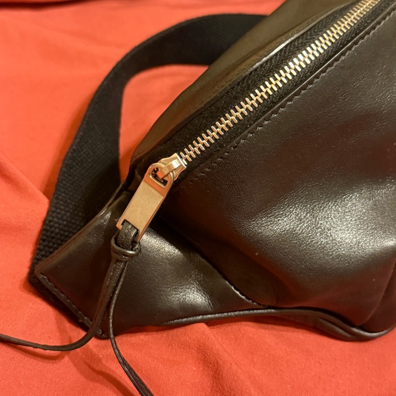 Saint Laurent Paris 經典黑色軟皮腰包-10
