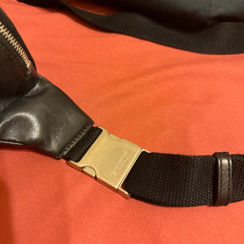 Saint Laurent Paris 經典黑色軟皮腰包-11