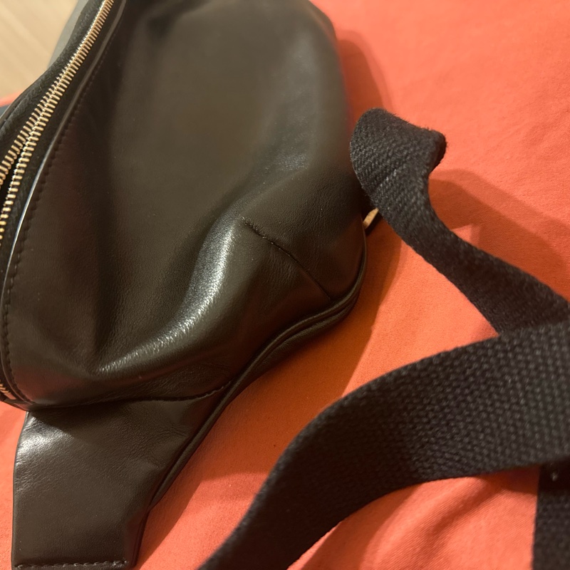 Saint Laurent Paris 經典黑色軟皮腰包-12