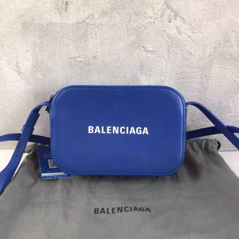 ✨Balenciaga Everyday 藍色mini 相機包斜背包 18*6*13 97新 配件塵袋-0