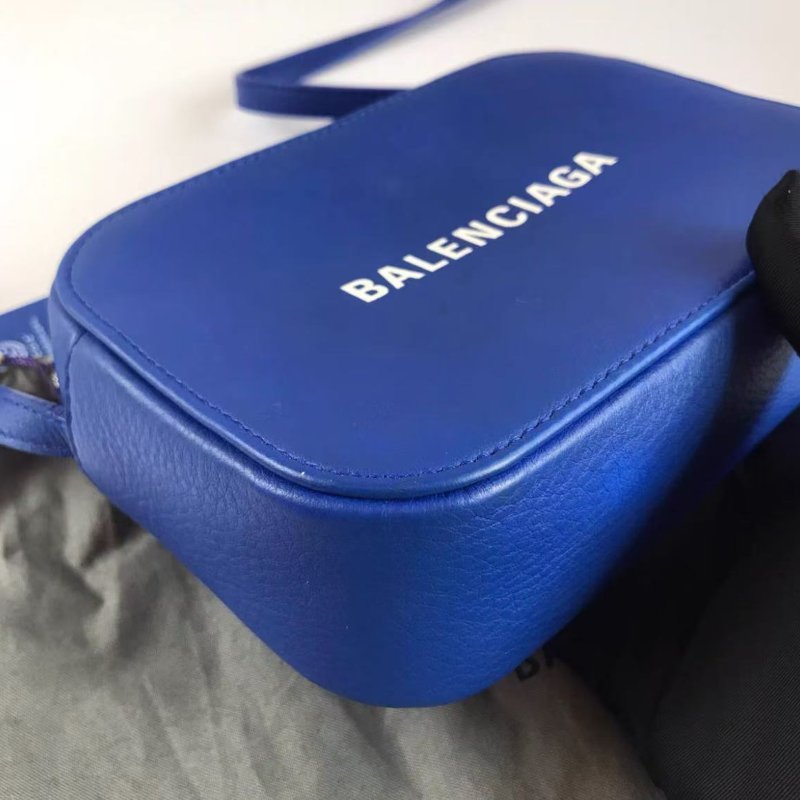 ✨Balenciaga Everyday 藍色mini 相機包斜背包 18*6*13 97新 配件塵袋-5