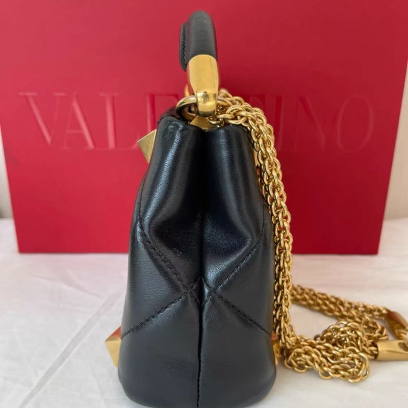 ✨Valentino 黑色鉚釘斜背手提包 98新 配件塵袋購證-3