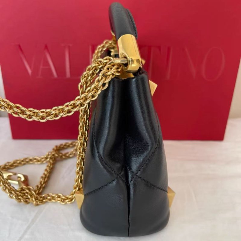 ✨Valentino 黑色鉚釘斜背手提包 98新 配件塵袋購證-4