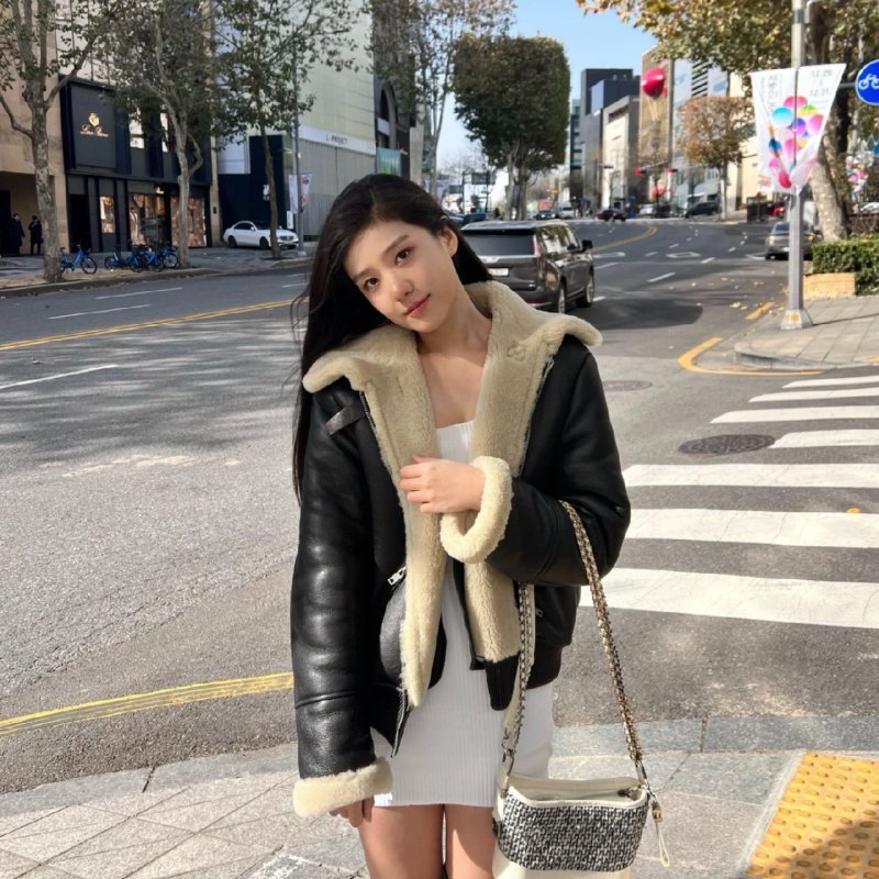 ✨Chanel 白色牛皮毛呢經典流浪包小號 98新 配件塵袋-1