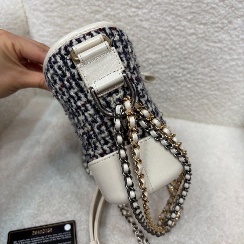 ✨Chanel 白色牛皮毛呢經典流浪包小號 98新 配件塵袋-6