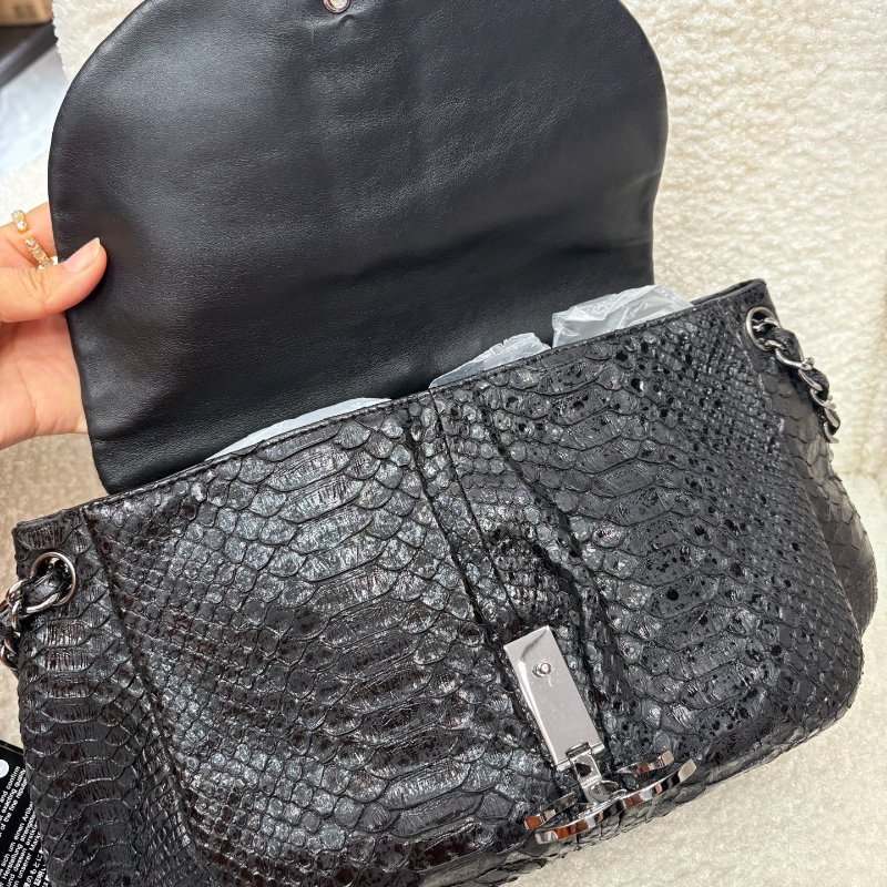 Chanel 黑銀蛇稀有皮大logo 翻蓋元寶鍊條包 98新 配件塵袋-1