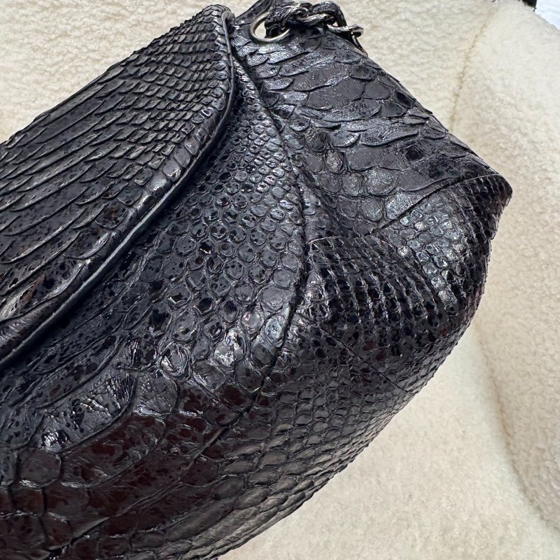 Chanel 黑銀蛇稀有皮大logo 翻蓋元寶鍊條包 98新 配件塵袋-2