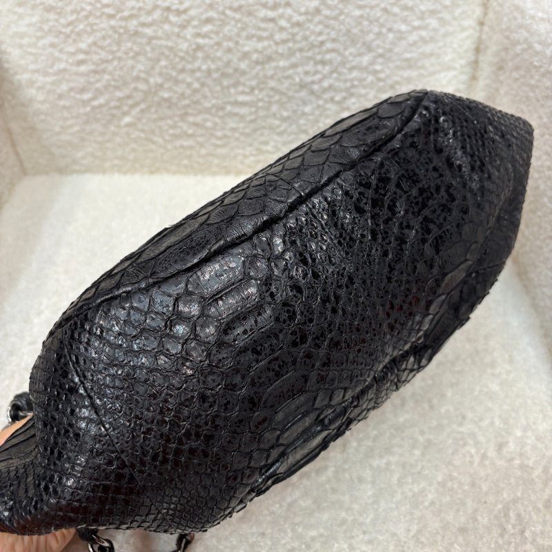 Chanel 黑銀蛇稀有皮大logo 翻蓋元寶鍊條包 98新 配件塵袋-5