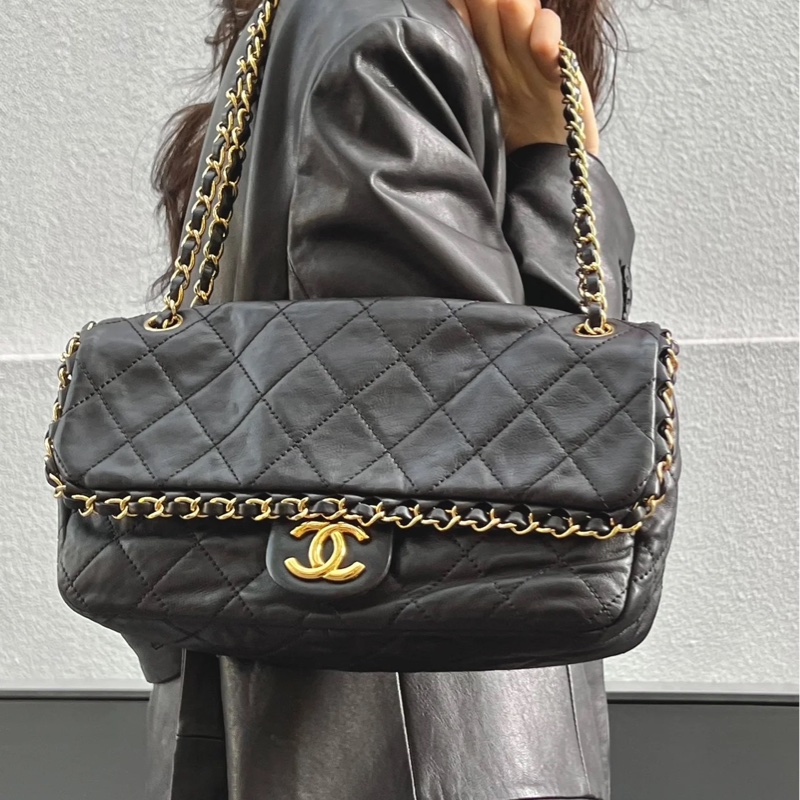 全網最低價‼️Chanel 17開黑金滾邊鏈條cf手提肩背包-0