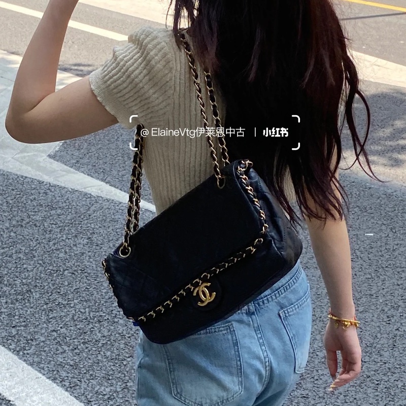 全網最低價‼️Chanel 17開黑金滾邊鏈條cf手提肩背包-5