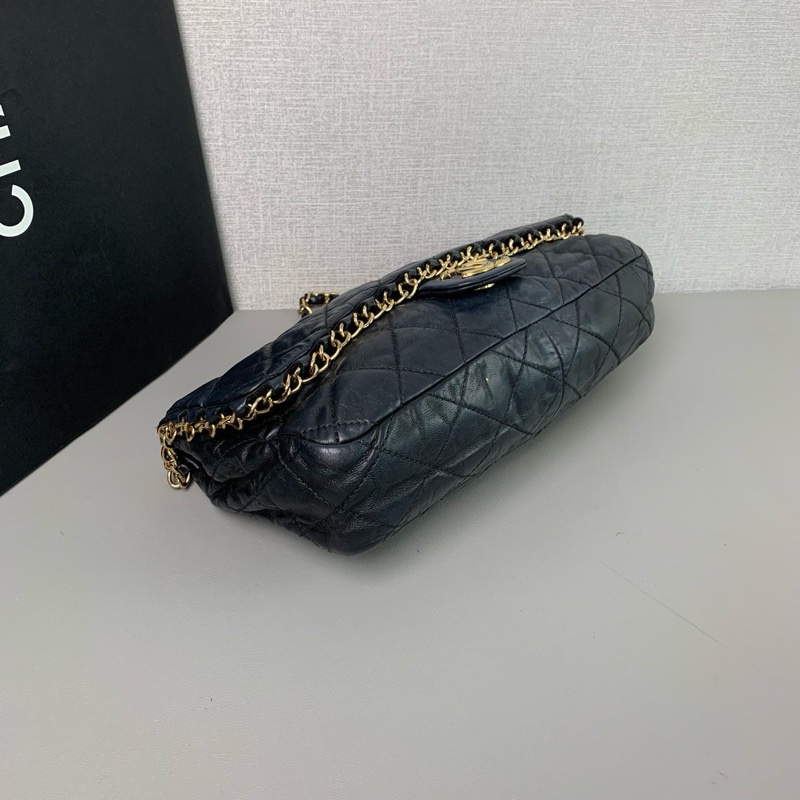 全網最低價‼️Chanel 17開黑金滾邊鏈條cf手提肩背包-16