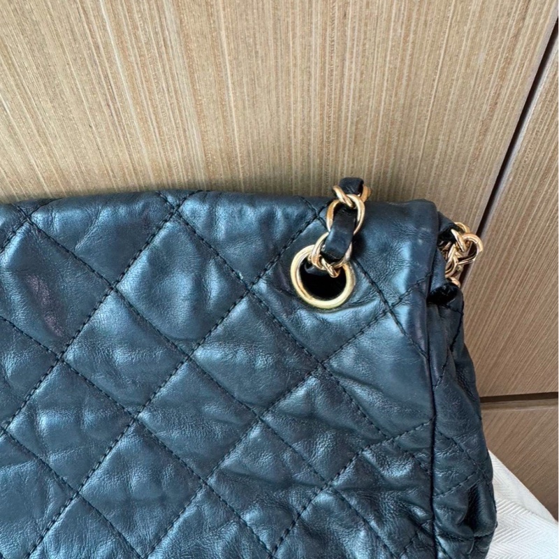 全網最低價‼️Chanel 17開黑金滾邊鏈條cf手提肩背包-24